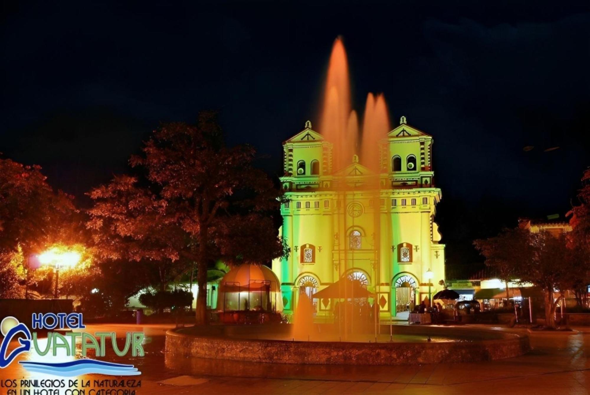 Hotel Guatatur Гуатапе Экстерьер фото
